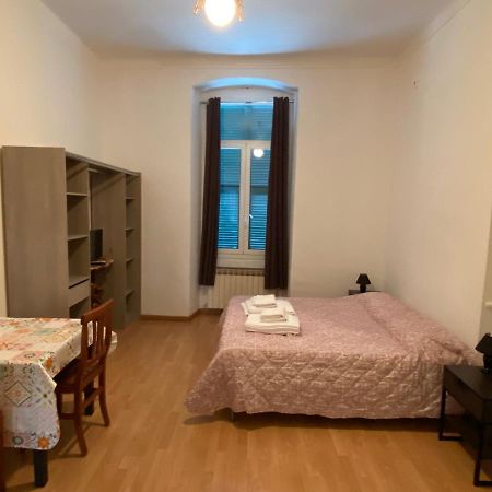 Cavour Guest House Вентимилья Экстерьер фото