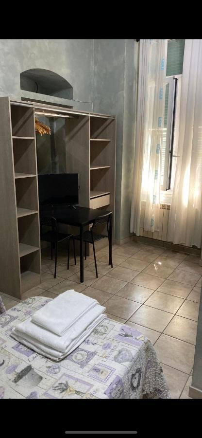 Cavour Guest House Вентимилья Экстерьер фото