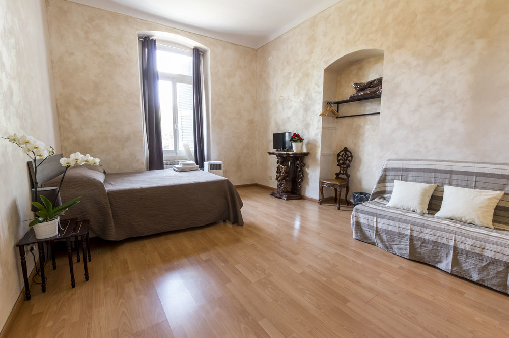 Cavour Guest House Вентимилья Экстерьер фото