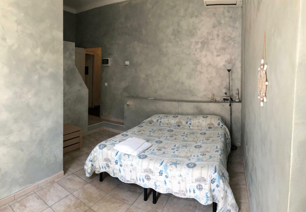 Cavour Guest House Вентимилья Экстерьер фото